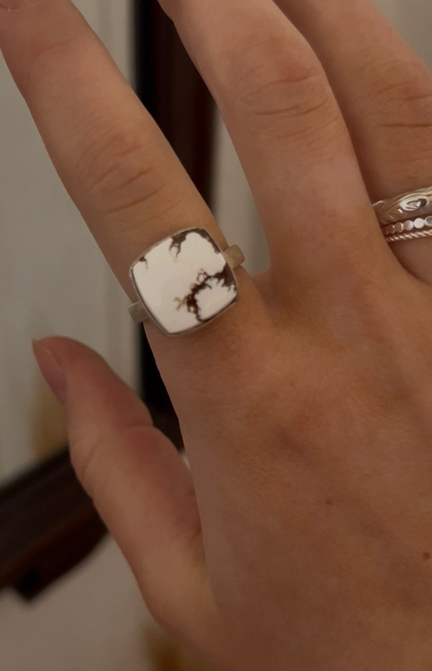 The Alice Ring - size 8