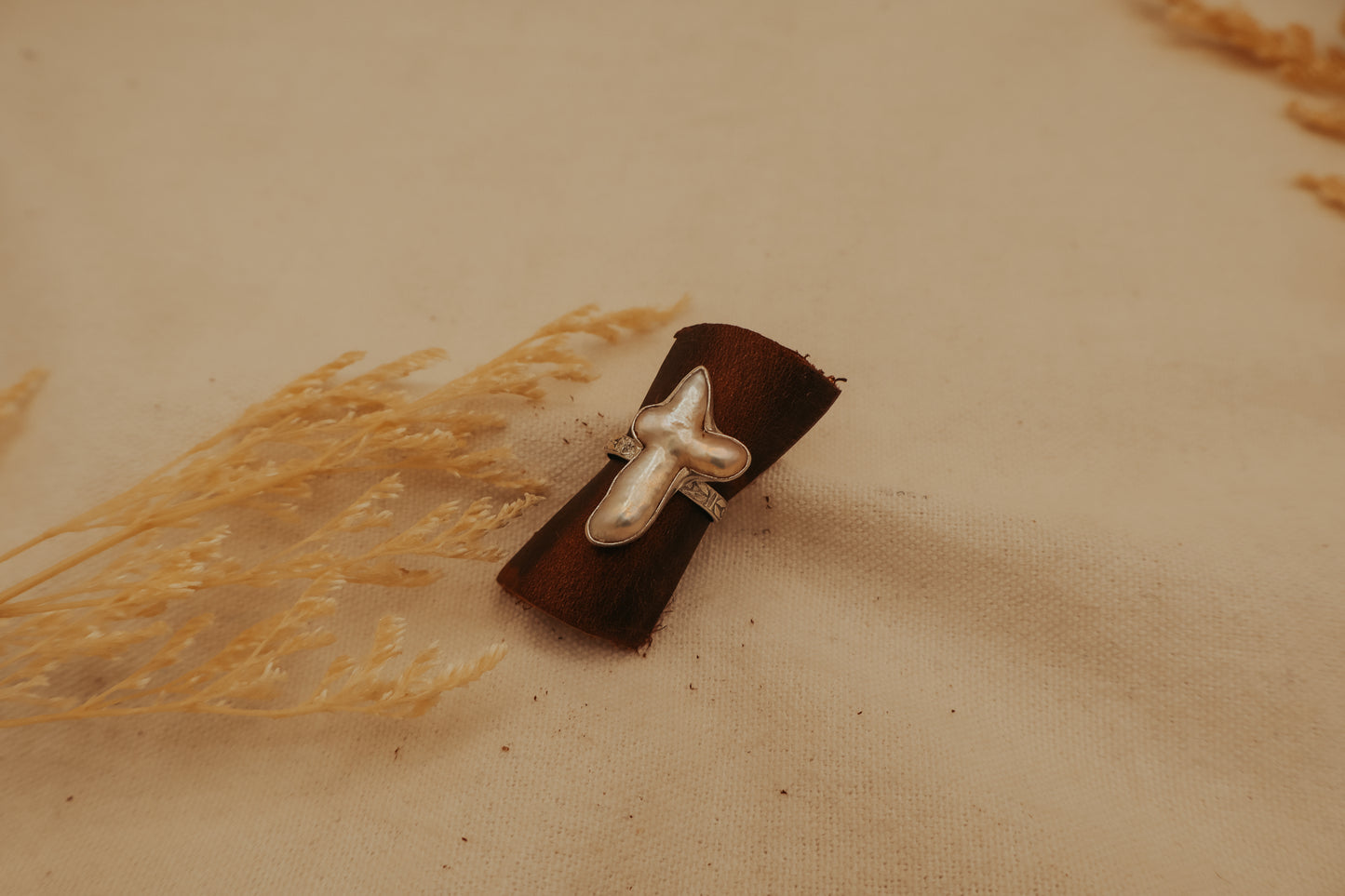 The Pearl Cross Ring - SIZE 6