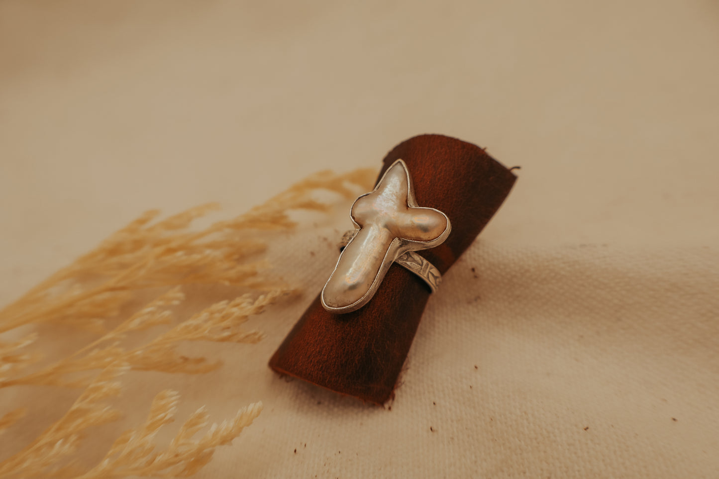 The Pearl Cross Ring - SIZE 6