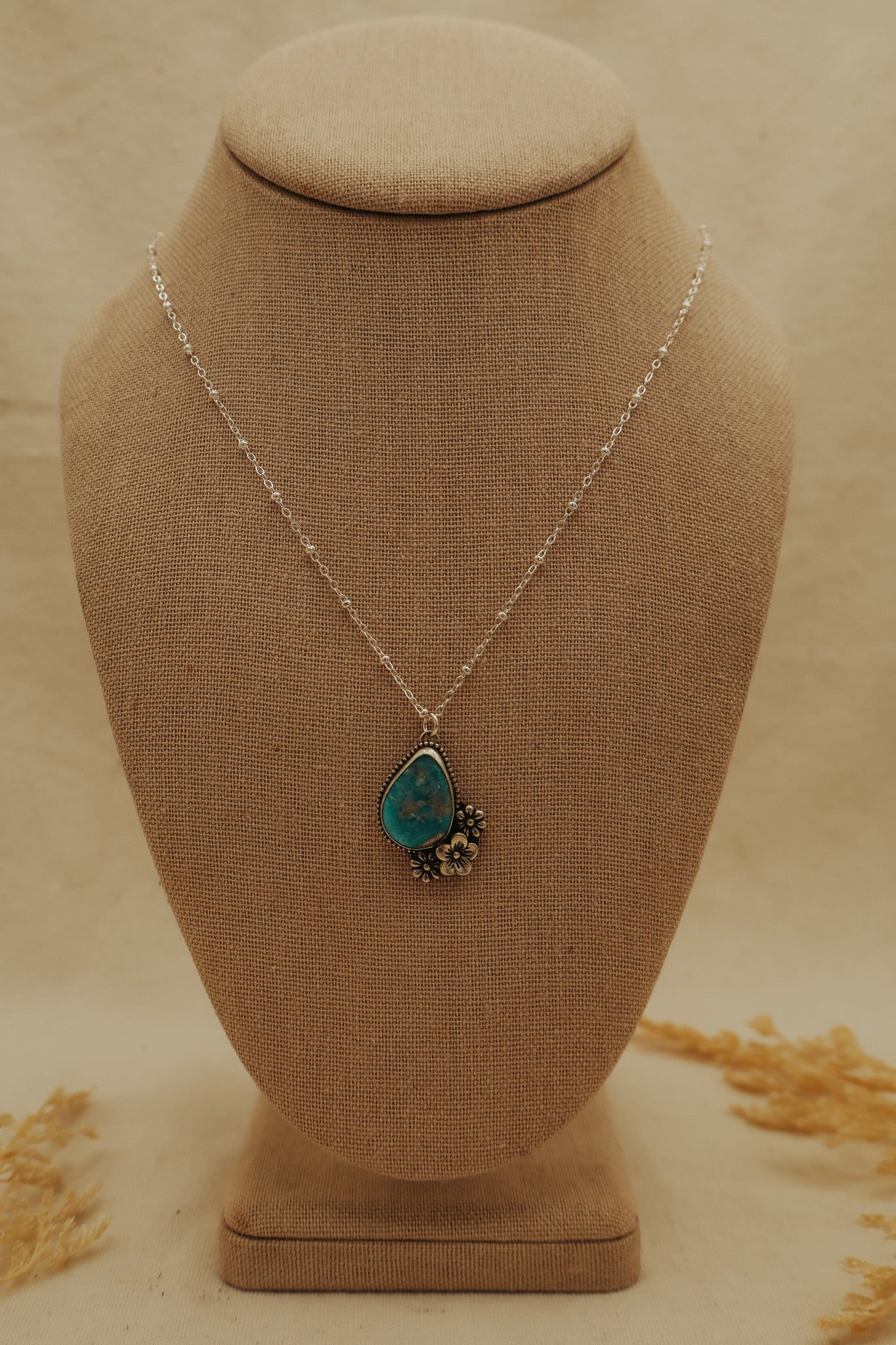 The Daisy Necklace