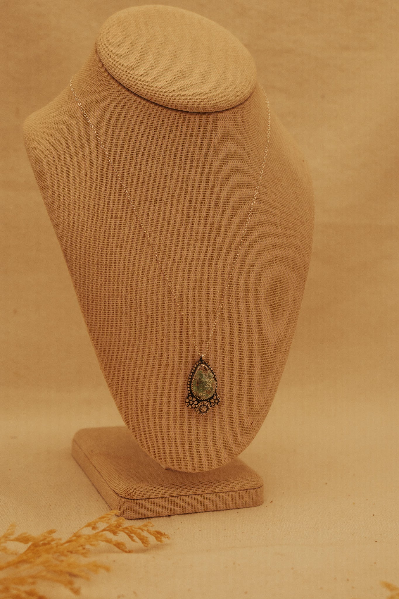 The Daisy Necklace