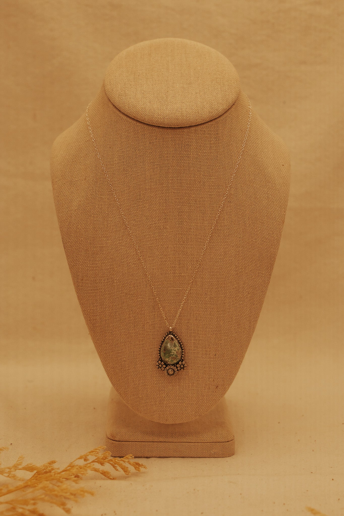 The Daisy Necklace