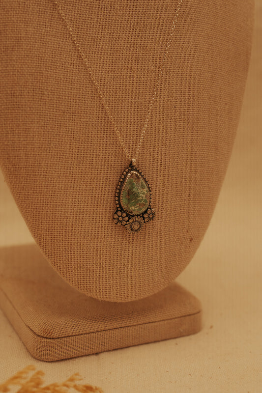 The Daisy Necklace